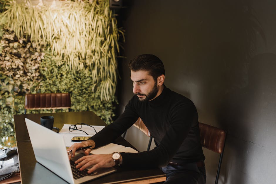 Implementing CRM Software in a Hybrid Work Environment