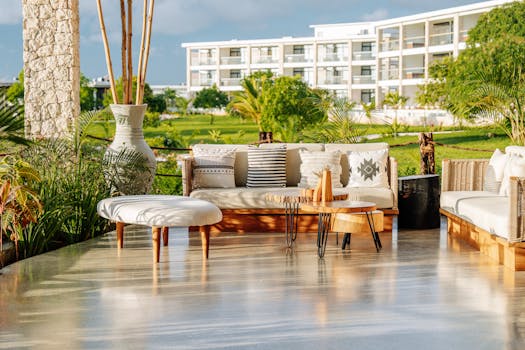 Garden Trails and Lavish Comfort at Bloomglen Lodge